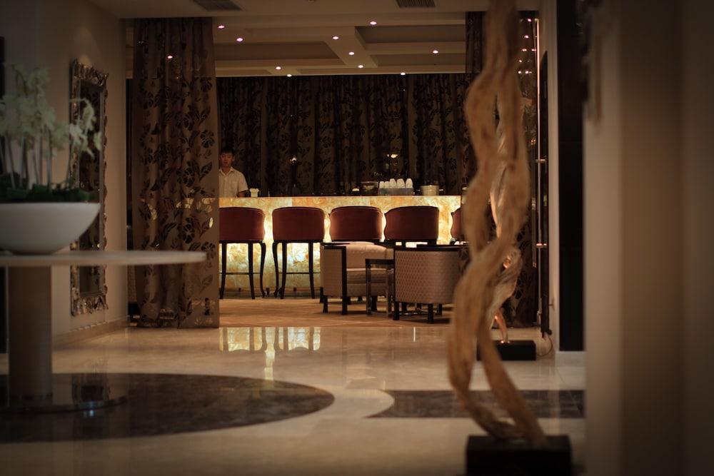 Donatello Boutique Hotel Almaty Exterior photo