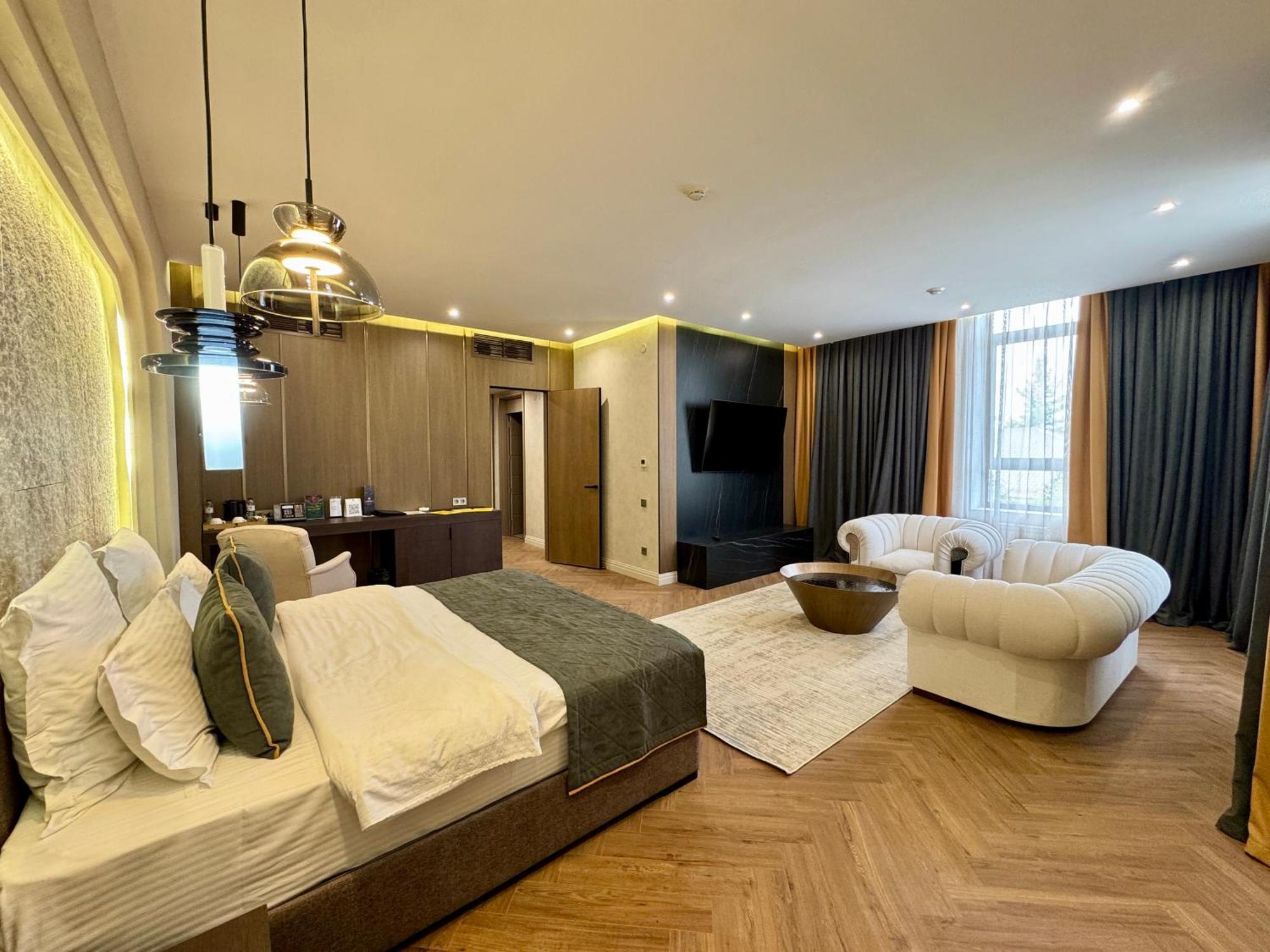 Donatello Boutique Hotel Almaty Exterior photo